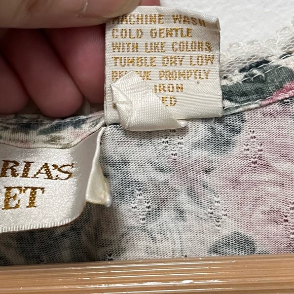 VICTORIA’S SECRET Lace Floral Long Sleeve asleep Shirt Nightgown Size M/L - Picture 4 of 11